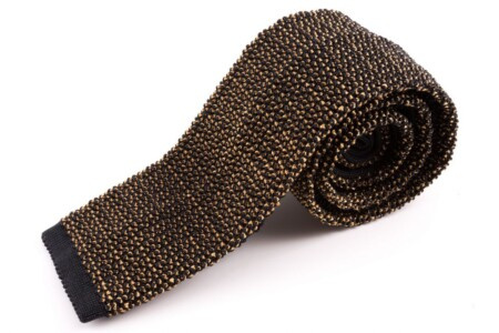 Tweekleurige gebreide stropdas van houtskool- en cognacgele Changeant-zijde