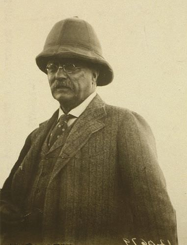 Teddy Roosevelt dans un casque colonial