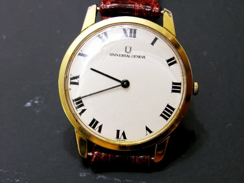Une montre Universal Genève en or