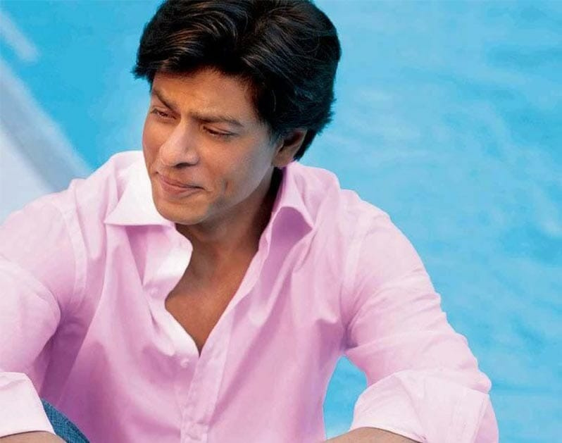 Shahrukh Khan yllään vaaleanpunainen