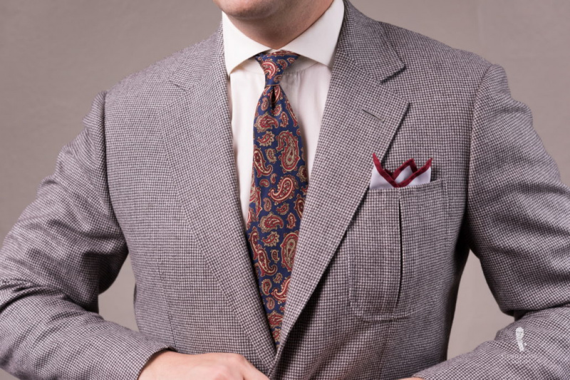 Маддер свилена кравата у љубичастој боји са тврђавом Паислеи Белведере