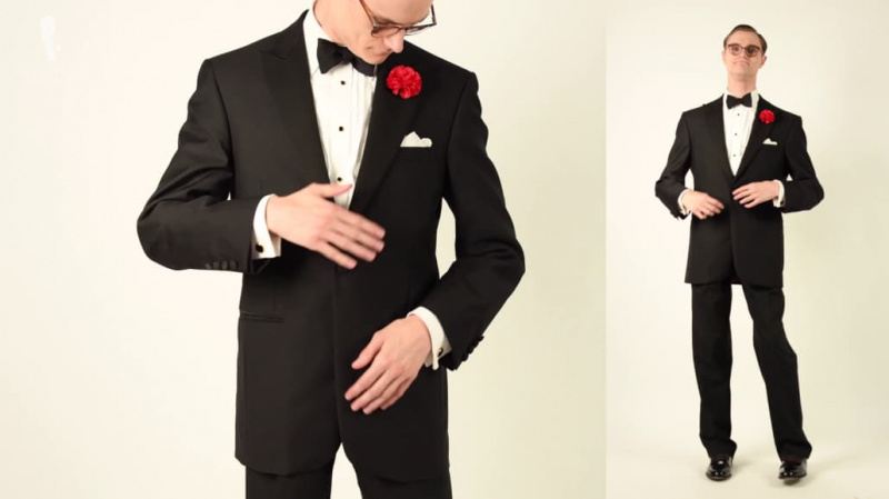 Preston portant un code vestimentaire de cravate noire.