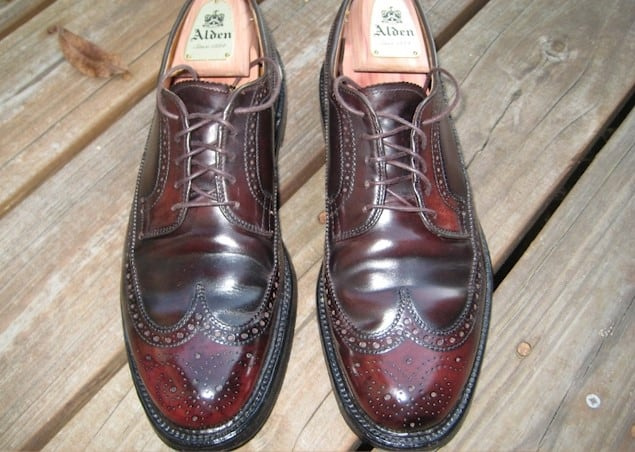 Contrairement aux autres cuirs, les chaussures cordovan développent des ondulations au fil du temps.