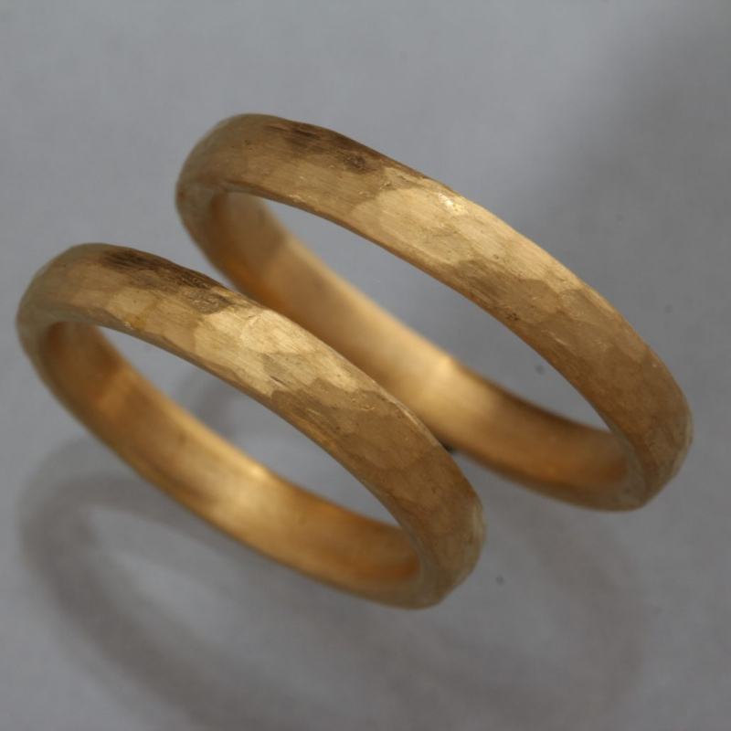 Zatloukané snubní prsteny