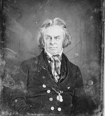 Uma fotografia de meados do século 19 de um homem em roupas de época