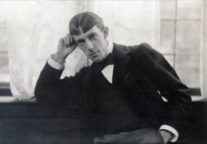 Aubrey Beardsley vuonna 1893 rusetti yllään