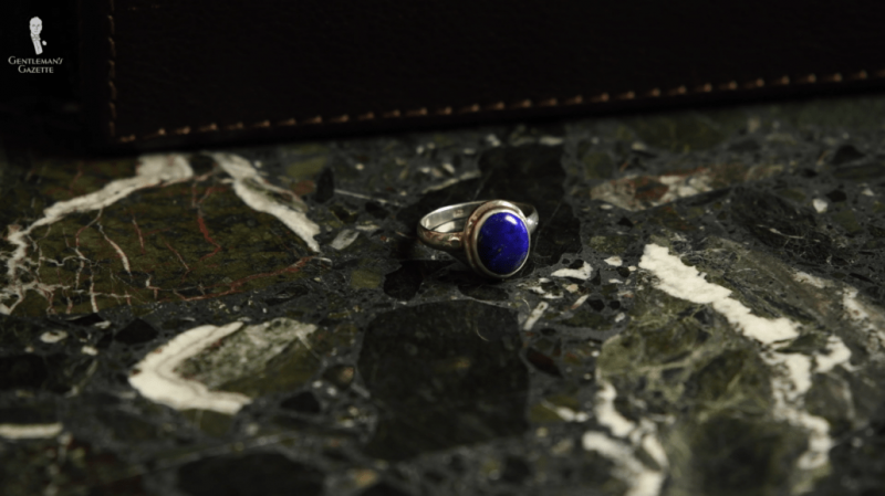 Tmavě modrý lapis lazuli v prstenu ze sterlingového stříbra