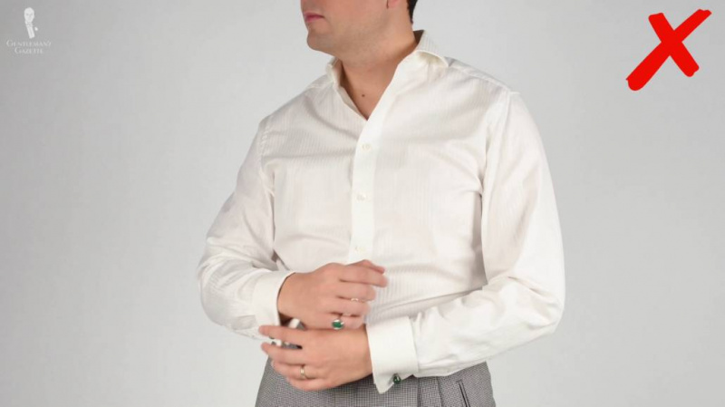 Au lieu de blanc, portez des chemises qui font partie du marron pour les assortir à votre veste en tweed marron.