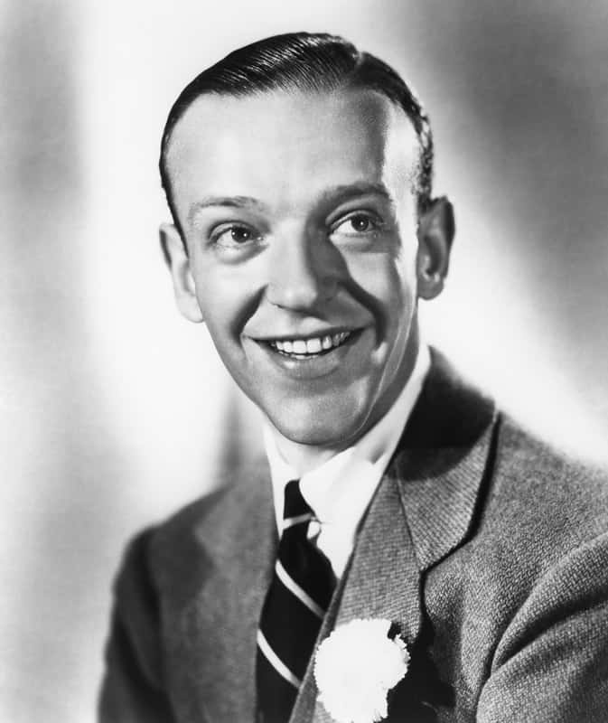 Fred Astaire com broche de colarinho