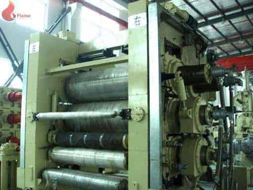 Machine de traitement du cuir à base de PVC
