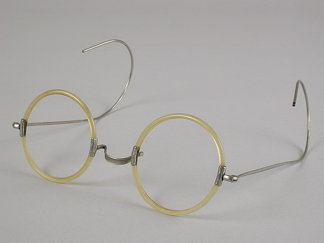 Drátové brýle z 10. let 20. století
