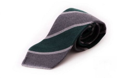 Cravate grenadine de laine et cachemire en vert foncé, gris moyen, rayures blanc cassé