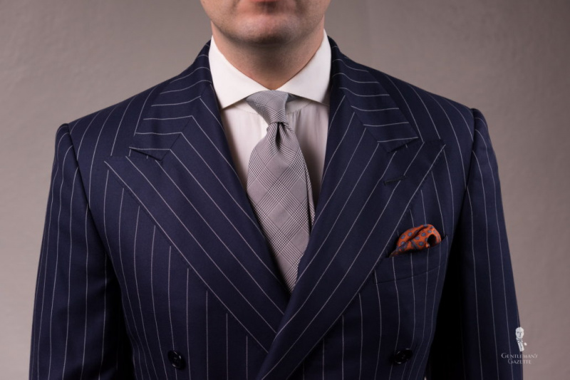 Свилена кравата принца од Велса у црно-белој и наранџастој свиленој џепној квадри са тачкастим мотивима и пејзлијем - Форт Белведере