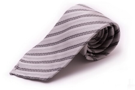 Вјенчана кравата у сребрној свили рибље кости и црним пругама