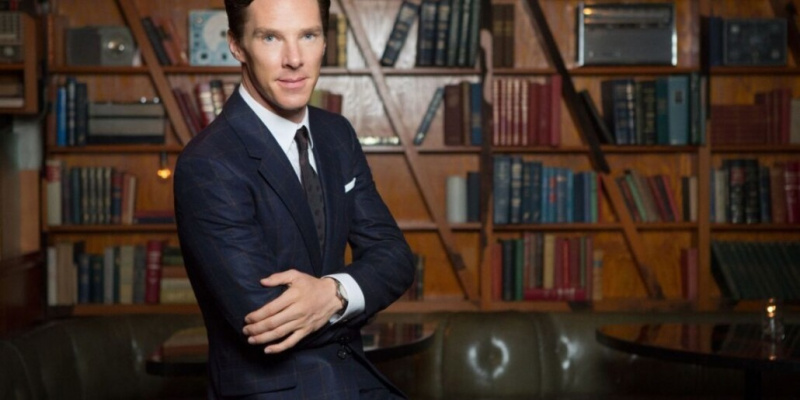 Benedict Cumberbatch portant un costume à carreaux léger Alexander McQueen