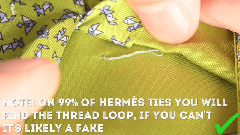 Smyčková nit na pravé kravatě Hermes