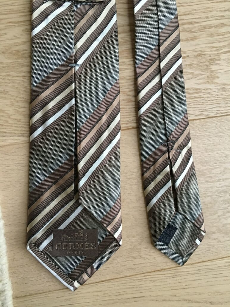 Fausse cravate Hermès tissée avec des points d
