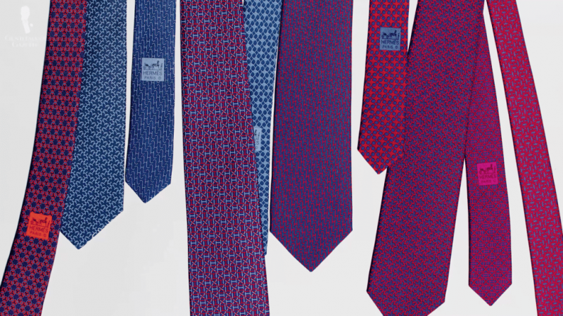 Une variété de cravates Hermès