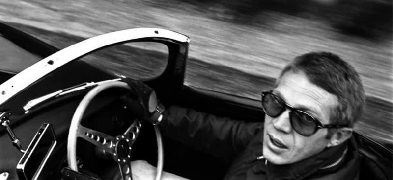 Steve McQueen portant le modèle Persol 649