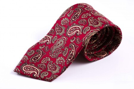 Cravate en soie Madder en rouge avec Buff Paisley - Fort Belvedere