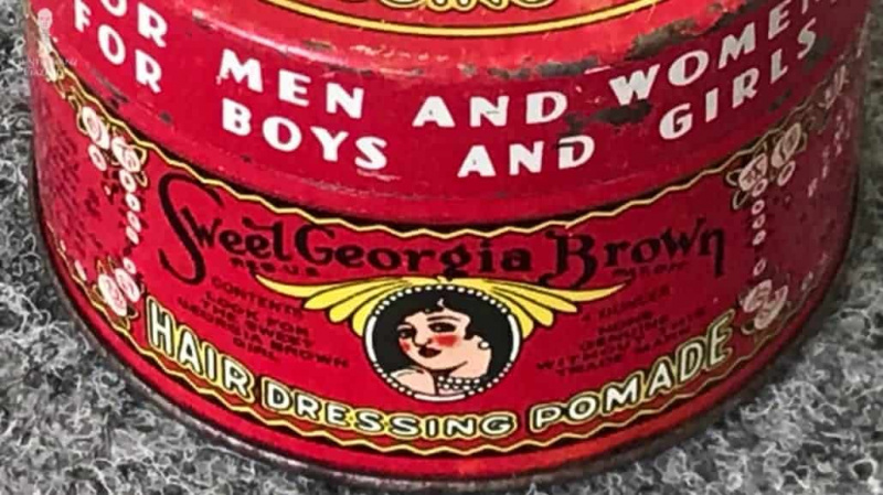 Sweet Georgia é uma das marcas de pomada que os homens usam nos anos 50