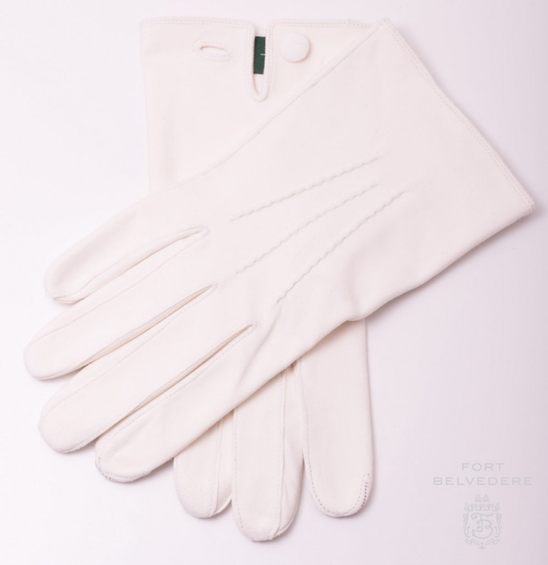 Bílé večerní rukavice z jehněčího semiše bez podšívky s knoflíkem a zelenými kontrastními koženými ozdobami od Fort Belvedere-0346