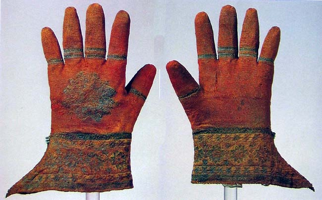 Biskupské rukavice z roku 1510