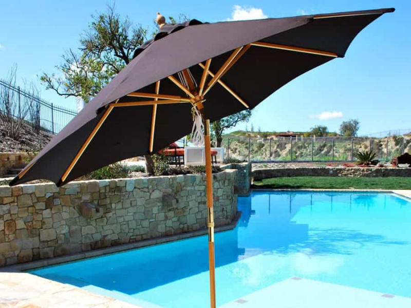 Moderní slunečník na terasu deštník