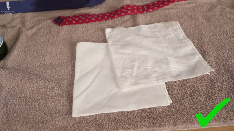 Utilisez une serviette ou un morceau de tissu avec de l