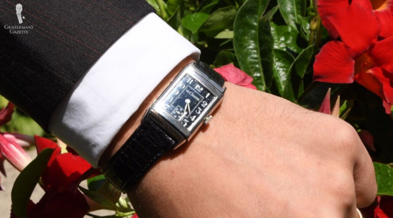 Optez pour des montres minimalistes et minces pour Black Tie comme la JLC Reverso