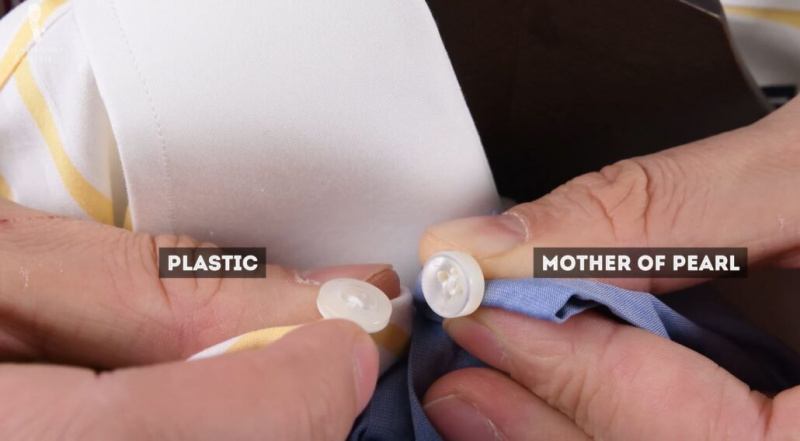 Plastové vs. perleťové knoflíky