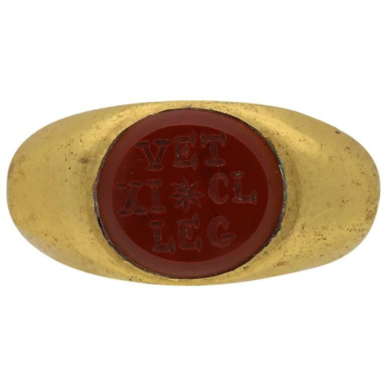 Tento římský vojenský prsten byl pravděpodobně vyznamenán veteránem z Legio XI Claudia, který bojoval jménem císaře Galliena v polovině 3.