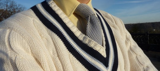 O suéter de tênis de malha de cabo - jumper de críquete