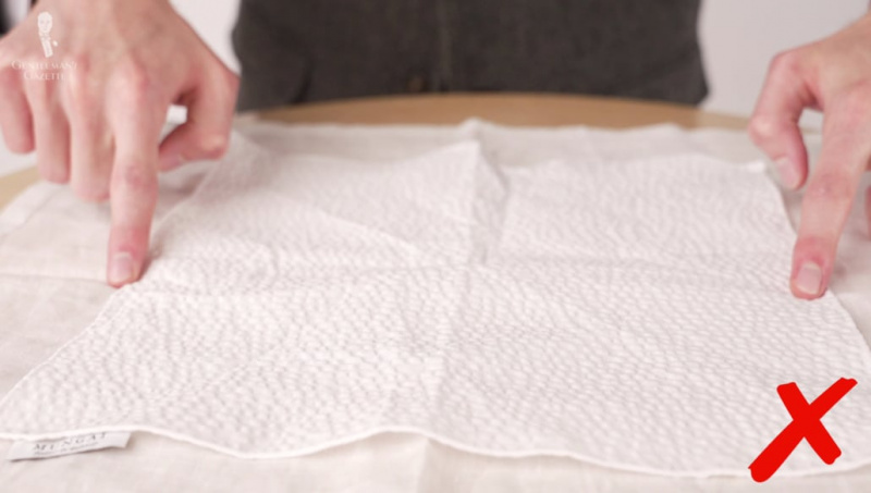 Џепни квадрат направљен од чистог памука неће добро држати наборе.