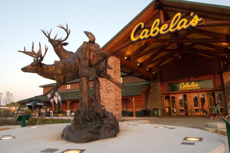 Cabelas est le magasin de chasse moderne pour camo et fusils