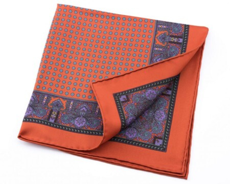 Pochette de costume en soie orange brûlé avec motifs à pois et cachemire