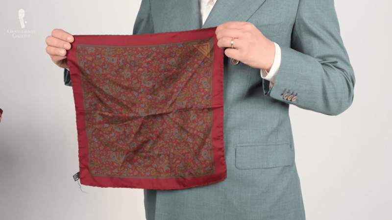 Vintage crveni džepni ugao s brončanim i plavim tonovima