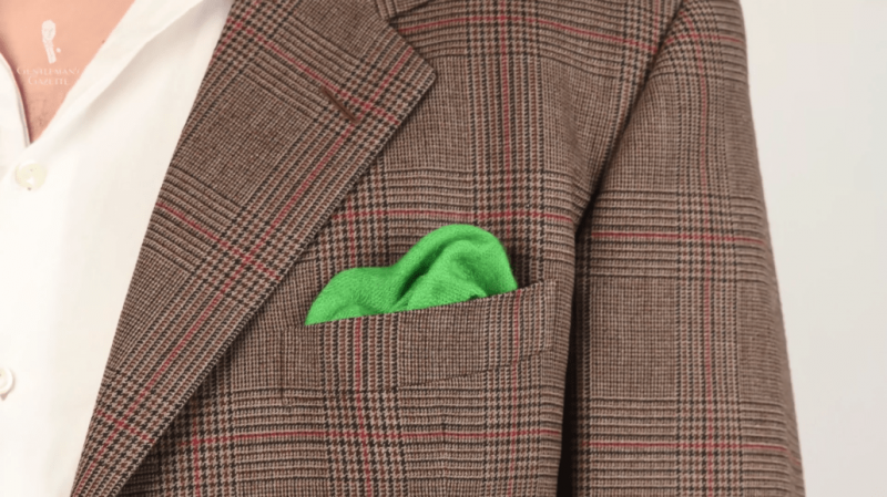 Prototype de pochette de costume vert cachemire