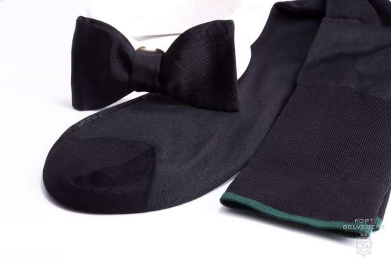Najfinije čarape na svijetu od crne svile s 280 iglama za crnu kravatu Bijela kravata Fort Belvedere preko telećih čarapa