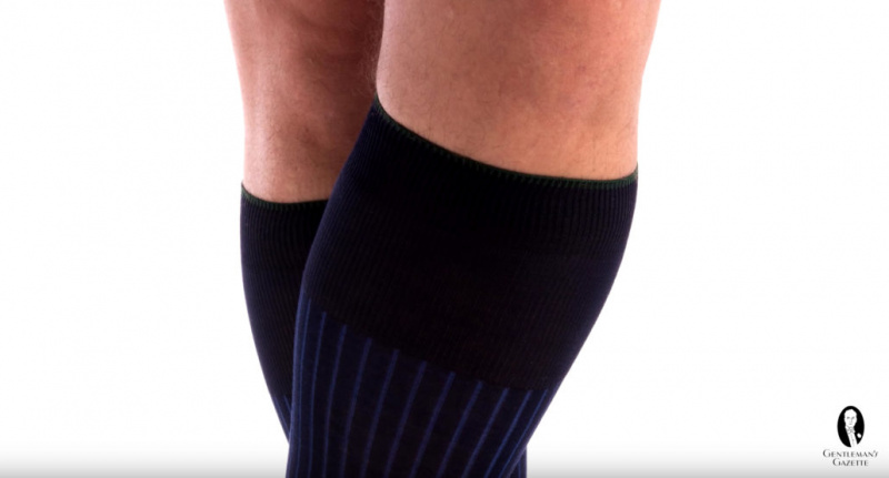 Ponožky v délce přes lýtka, které sedí přes lýtko