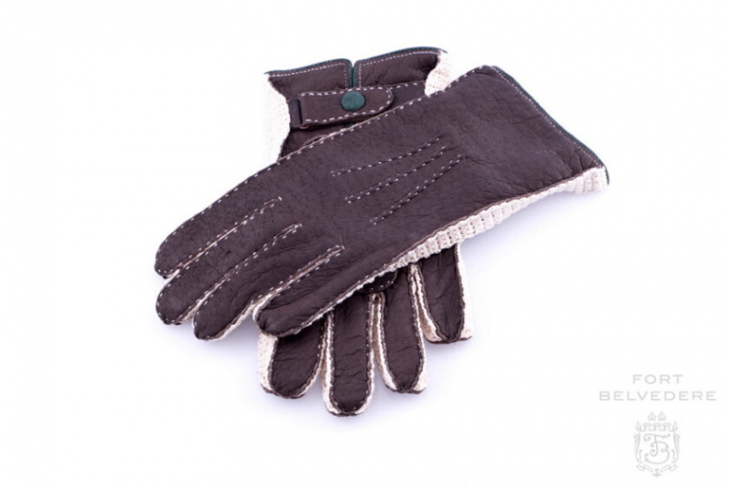 Пеццари рукавице у тамној чоколадно смеђој боји са контрастним шавовима и хеклањем са дугмићима Форт Белведере