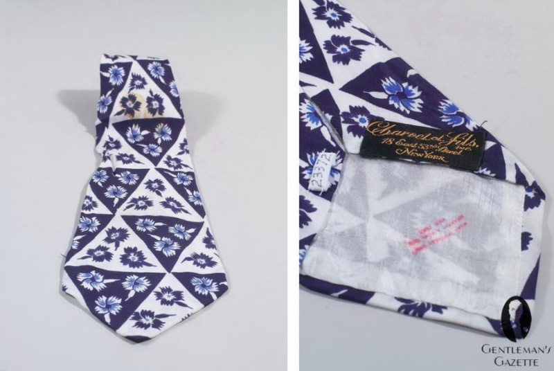 Modrá a bílá kravata s květinovým hedvábným potiskem od Charvet & Fils New York - Nyní je pouze obchod v Paříži na Place Vendome