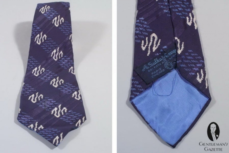 Hedvábná kravata A. Sulka Printed & Jacquard, kterou Truman nosil na obrázku