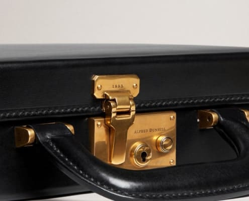 La plupart des valises Gladstone et Attaché utilisent un système de fermoir et de verrouillage avec une clé pour plus de sécurité.