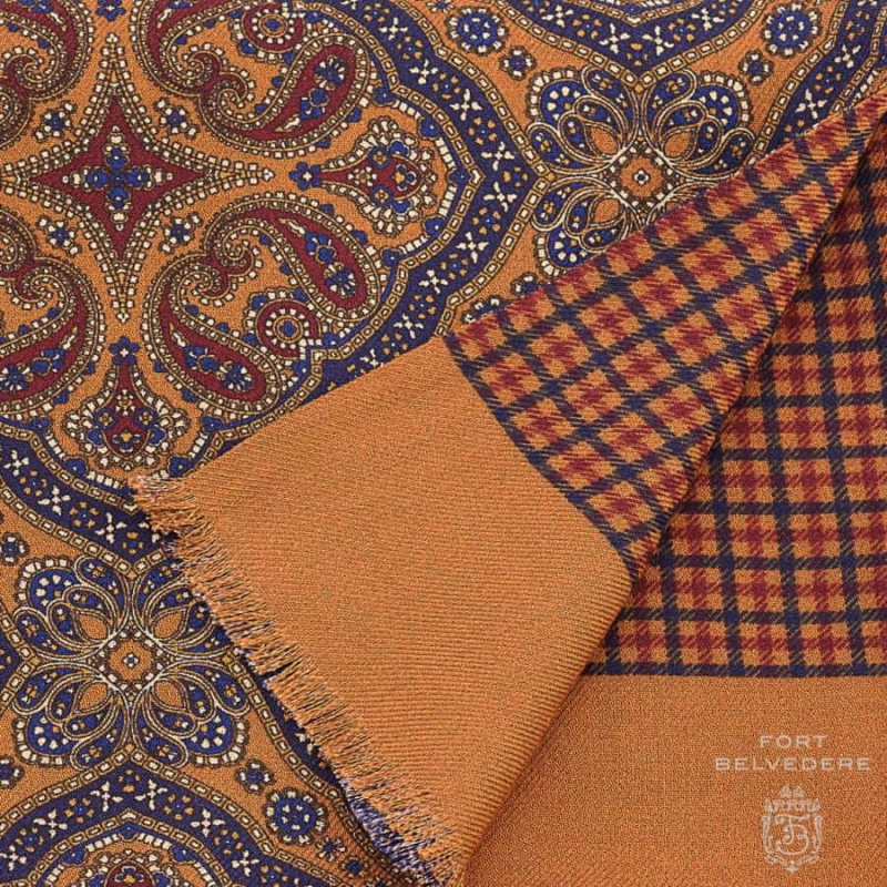 Lenço reversível em padrão de lã de seda laranja queimado, vermelho e azul e xadrez - Fort Belvedere
