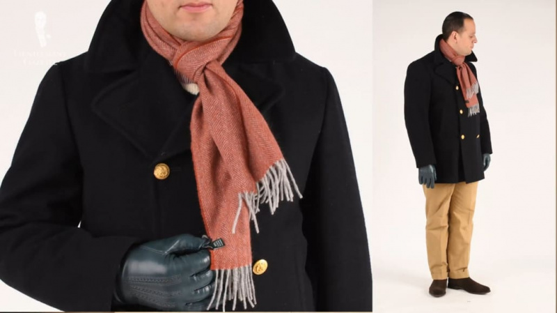 Une écharpe est un article pratique et élégant pour un temps plus froid.