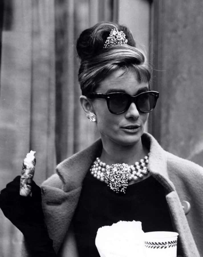 Audrey Hepburn em óculos de sol