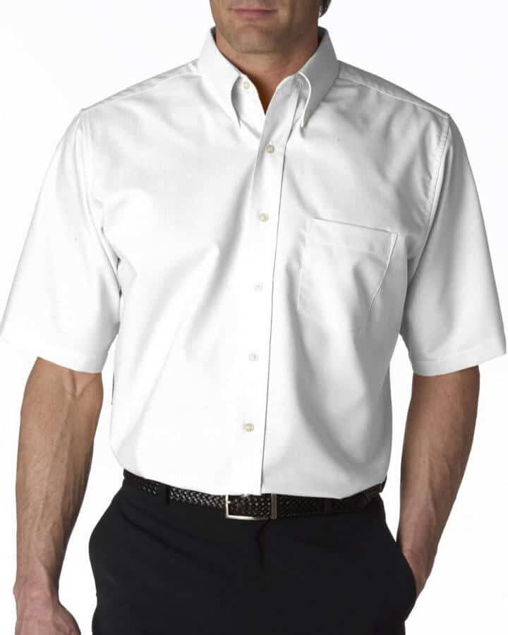 Les chemises habillées à manches courtes sont un énorme fashion faux pas
