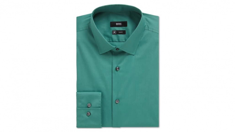 Une chemise habillée turquoise de chez Boss