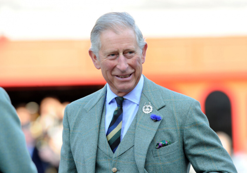 Le prince Charles mélange des motifs de manière discrète